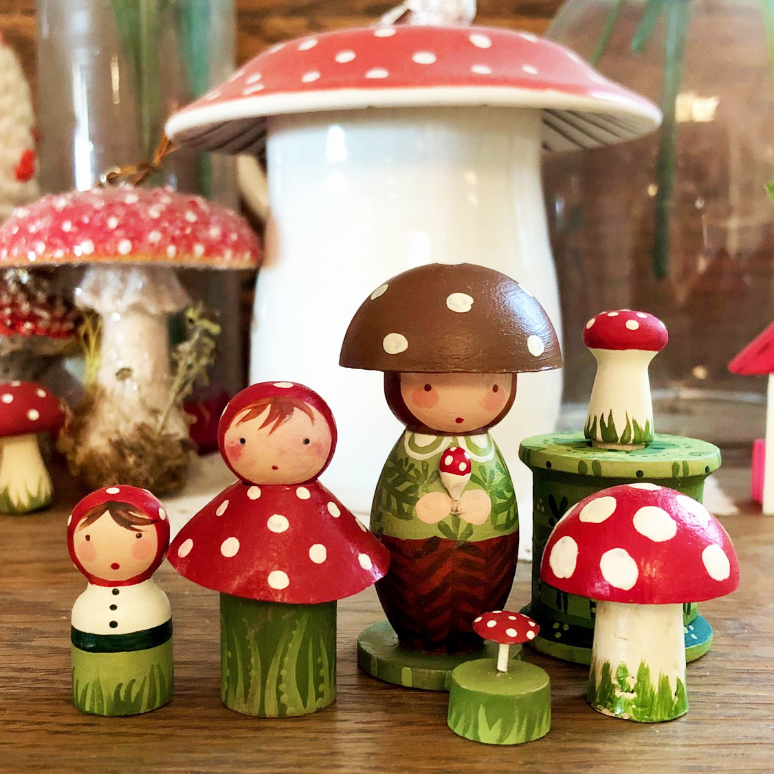 A Mushroom Family! 3 figures with mushrooms