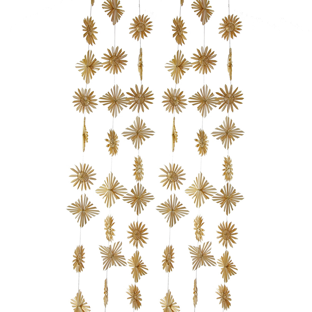 Natrual Straw Starburst Garland showing varity of star styles