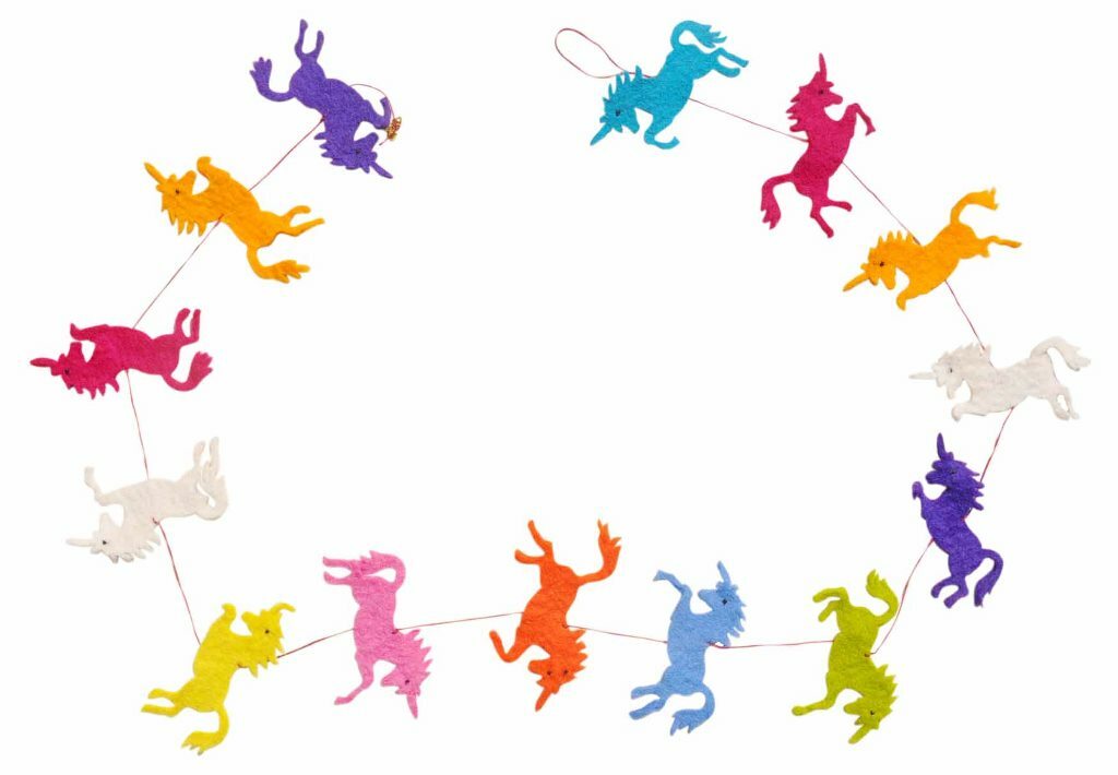 Unicorns are a trendy animal right now, whether you believe in them or not. These unicorn garlands are sure to delight the unicorn lover in your life. 